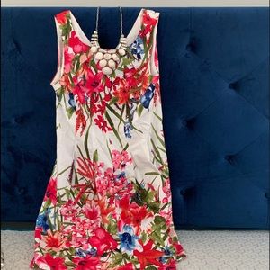 Bright Floral 🌺 Scoop Neck Dress